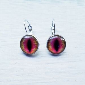 "BUNDLES ONLY" NWOT Crocodile/Cats Eye Earrings